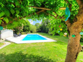 Belle familiale avec piscine à 15 min des plages!